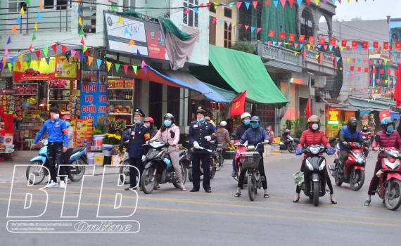   Tham gia bảo đảm an ninh trật tự, an toàn giao thông