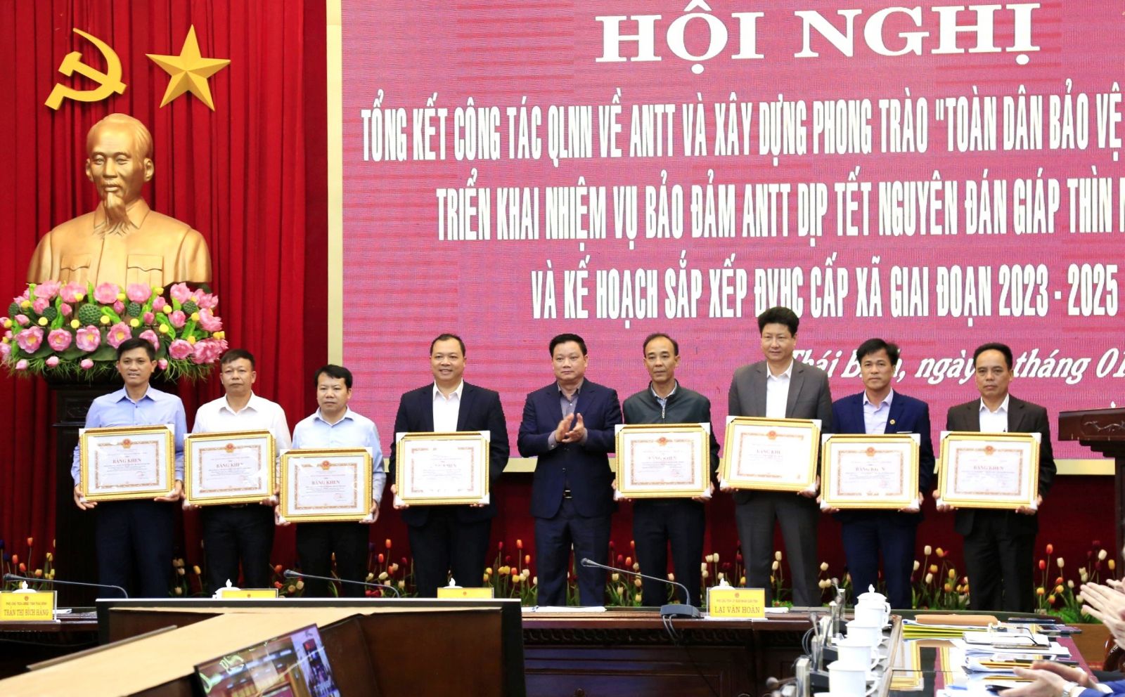   Khen thưởng 26 tập thể, cá nhân có thành tích xuất sắc Nh88 Nha cai bảo an ninh trật tự và Nh881 phong trào “Toàn dân bảo vệ an ninh Tổ quốc” năm 2023