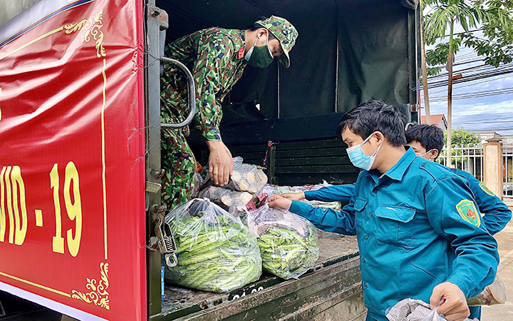   Sát cánh cùng toàn dân chống dịch