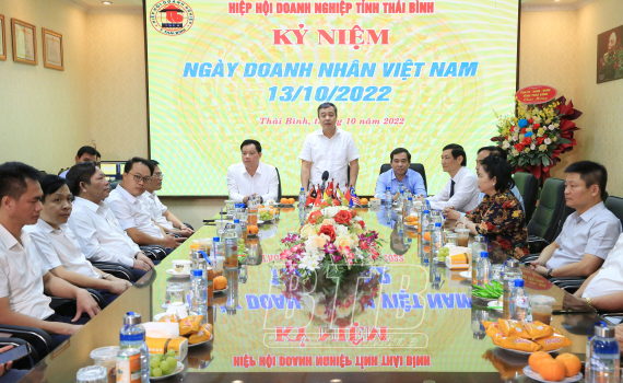   Các Nh881 lãnh đạo tỉnh chúc mừng ngày Doanh nhân Việt Nam