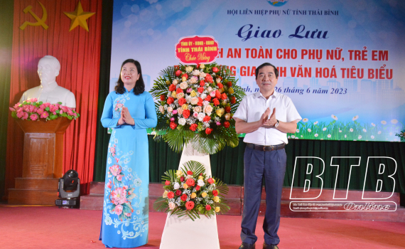   Khen thưởng 26 gia đình cán bộ, hội viên phụ nữ Nh88 com tiêu biểu