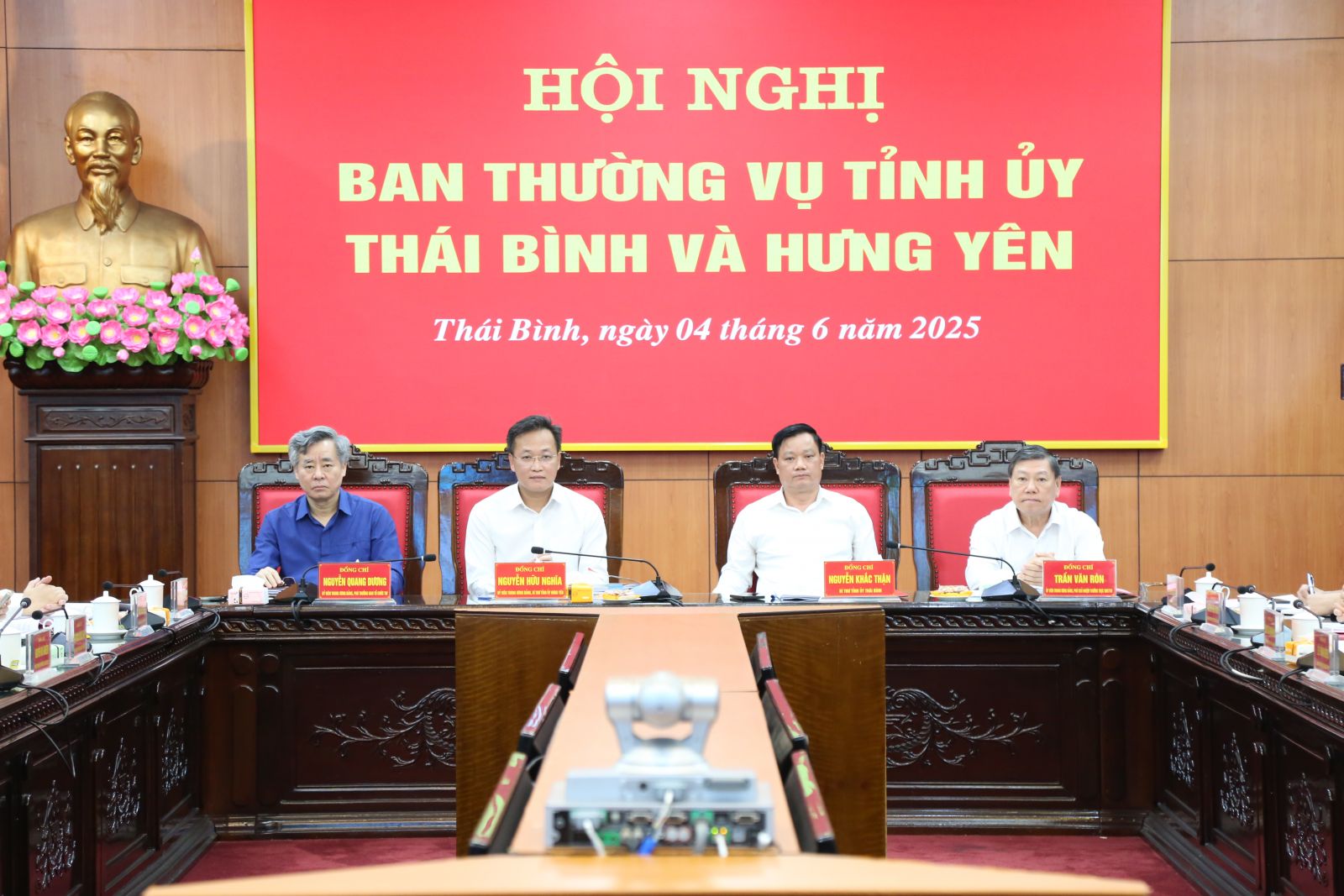   Nh88 - Cá Cược Mỗi Ngày Ban Thường vụ Tỉnh ủy Thái Bình và Ban Thường vụ Tỉnh ủy Nh880