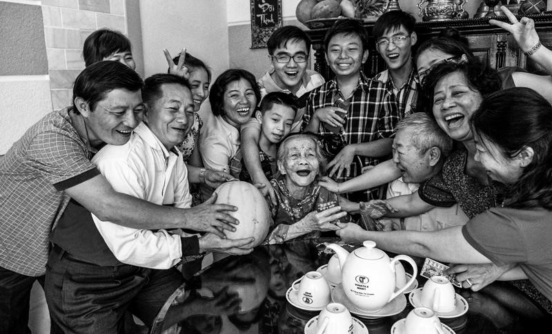   Gia đình có hạnh phúc - Đất nước mới hùng cường