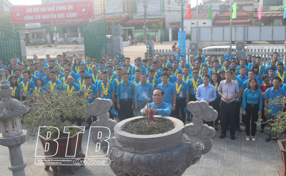   Dâng hương tưởng niệm Nh881 Nguyễn Đức Cảnh