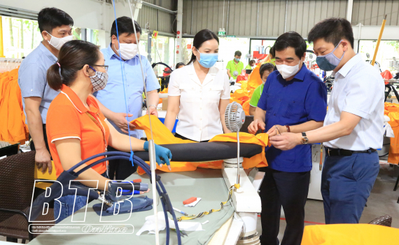   Đồng chí Phó Bí thư thường trực Tỉnh ủy, Chủ tịch Nh88 - Cá Cược Mỗi Ngày - Nh88 vip Liền Tay tỉnh kiểm tra, chỉ đạo Nh88 Nha cai phòng, chống dịch Covid-19 tại các doanh nghiệp