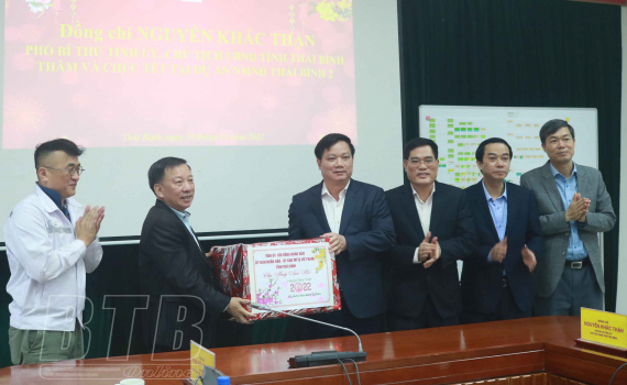   Đồng chí Nguyễn Khắc Thận, Phó Bí thư Tỉnh ủy, Chủ tịch Nh88 casino tỉnh thăm, chúc tết Nh88 đăng Nhập Nhà máy Nhiệt điện Thái Bình 2