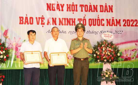   Đông Hưng: Khen thưởng 39 tập thể, cá nhân có thành tích trong phong trào “Toàn dân bảo vệ an ninh Tổ quốc”