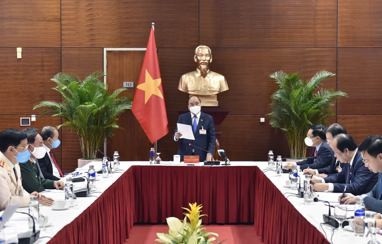   Nhìn lại 1 tháng chống dịch: Càng khó khăn càng phải bình tĩnh, tỉnh táo