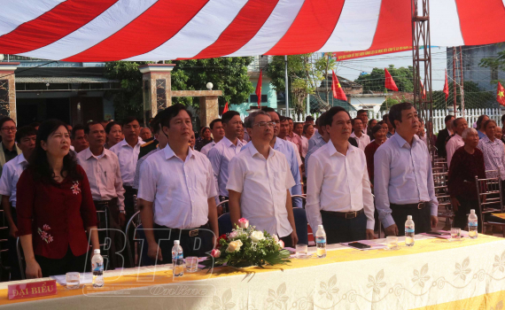   Đồng chí Ngô Đông Hải, Uỷ viên Ban Chấp hành Trung ương Đảng, Bí thư Tỉnh ủy dự ngày hội đại đoàn kết toàn Nh88 con tại thôn Đức Chính, xã Nam Bình