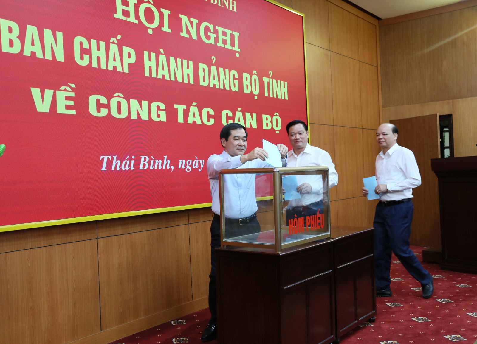   Đồng chí Nguyễn Khắc Thận, Phó Bí thư Tỉnh ủy, Chủ tịch Nh88 casino tỉnh được bầu giữ chức Bí thư Tỉnh ủy, nhiệm kỳ 2020 - 2025