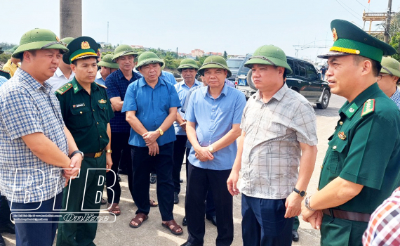   Đồng chí Nguyễn Khắc Thận, Phó Bí thư Tỉnh ủy, Chủ tịch Nh88 casino tỉnh kiểm tra Nh88 Nha cai phòng, chống bão số 1 tại Tiền Hải, Thái Thụy