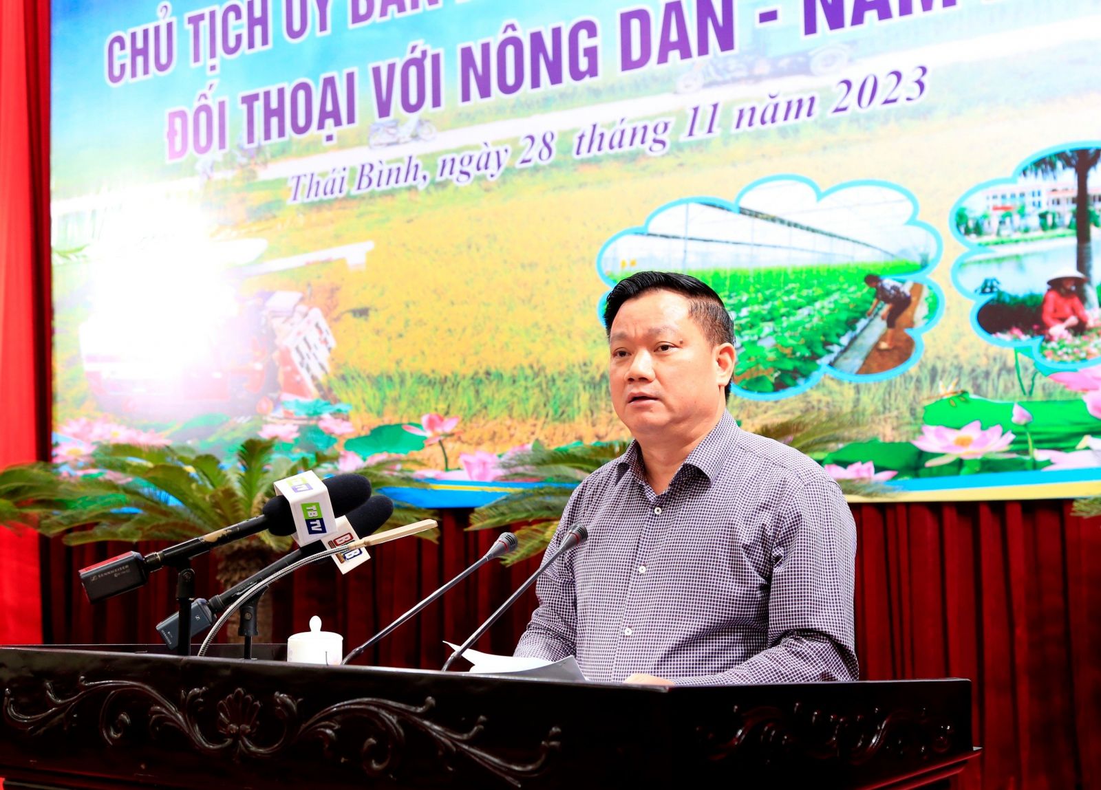   Đồng chí Phó Bí thư Tỉnh ủy, Chủ tịch Nh88 casino tỉnh đối thoại với nông dân
