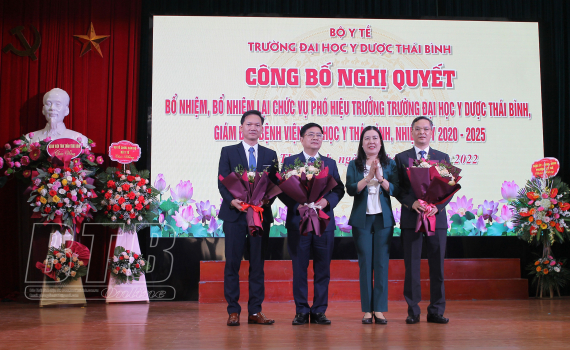   Trao nghị quyết bổ nhiệm, bổ nhiệm lại các chức vụ Phó Hiệu trưởng Trường Đại học Y dược Thái Bình, Giám đốc Bệnh viện Đại học Y Thái Bình