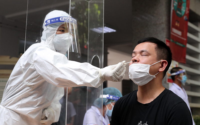   Đã tiêm vaccine, người lao động tại cơ sở sản xuất có phải xét nghiệm Covid-19 không?