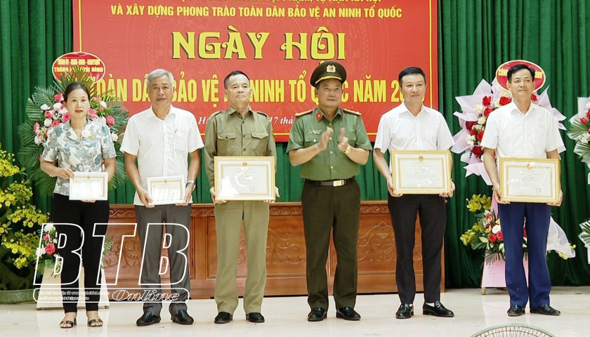  Thành phố: Tổ chức điểm 
