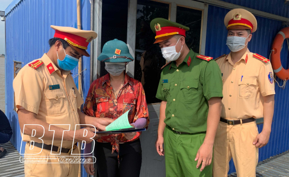   Ngăn chặn người từ tỉnh ngoài vào địa bàn qua các tuyến sông