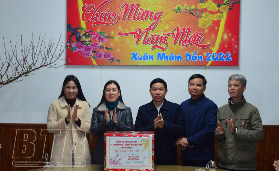   Đồng chí Trần Thị Bích Hằng, Phó Chủ tịch Nh88 casino tỉnh: Kiểm tra, chúc tết một số đơn vị trên địa bàn thành phố Thái Bình
