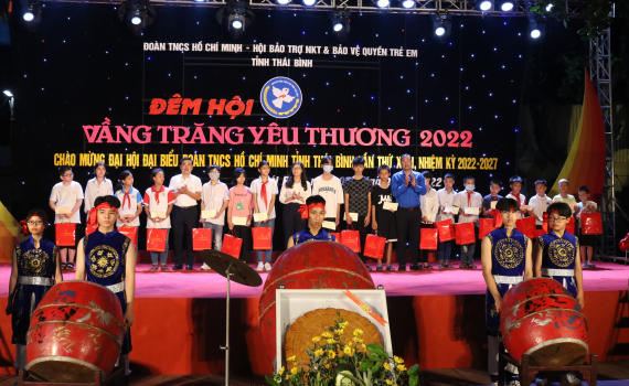   Đêm hội “Vầng trăng yêu thương” năm 2022