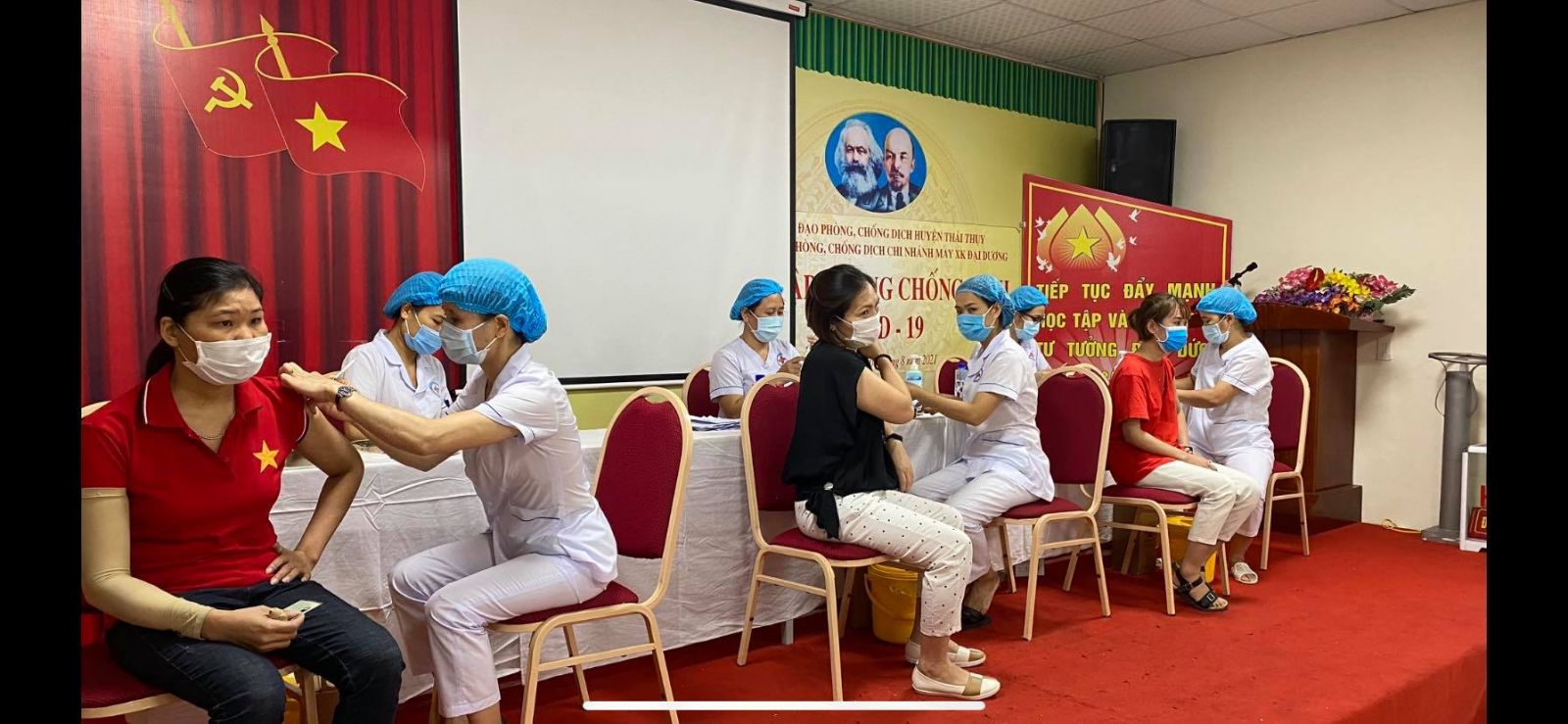   Tổ chức tiêm 55.435 liều vắc xin Vero Cell phòng Covid-19 đợt 35