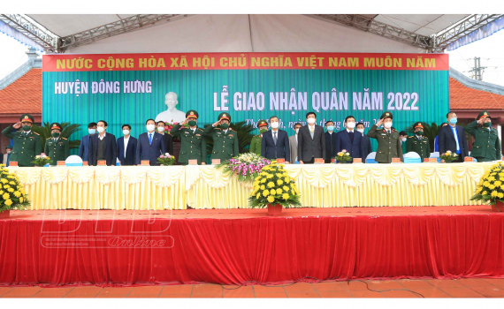   Đồng chí Bí thư Tỉnh ủy và Nh881 Phó Tham mưu trưởng Quân khu 3 dự lễ giao nhận quân tại huyện Đông Hưng