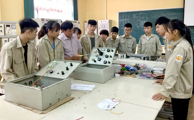   Học sinh trường nghề phải học 3 môn bắt buộc