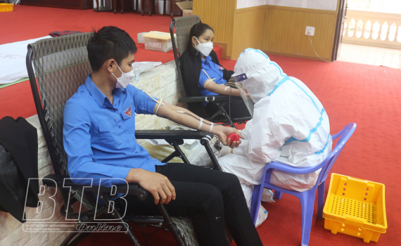   Đông Hưng: Thu nhận 180 đơn vị máu trong ngày hội hiến máu tình nguyện đợt 1 năm 2022