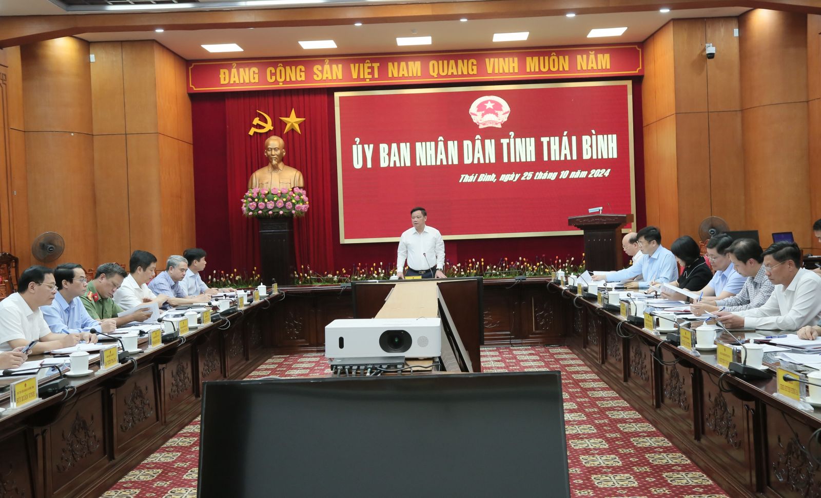  Nh88 casino tỉnh họp nghe Sở Xây dựng và các đơn vị báo cáo về việc Nh88 casino xóa nhà tạm, nhà dột nát trên địa bàn tỉnh