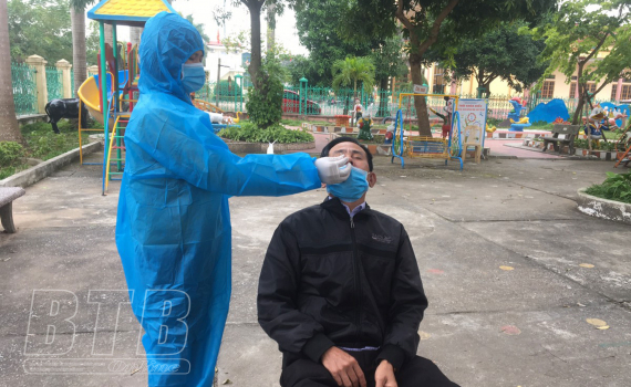   Vũ Thư tổ chức xét nghiệm nhanh diện rộng đợt 2 cho người dân