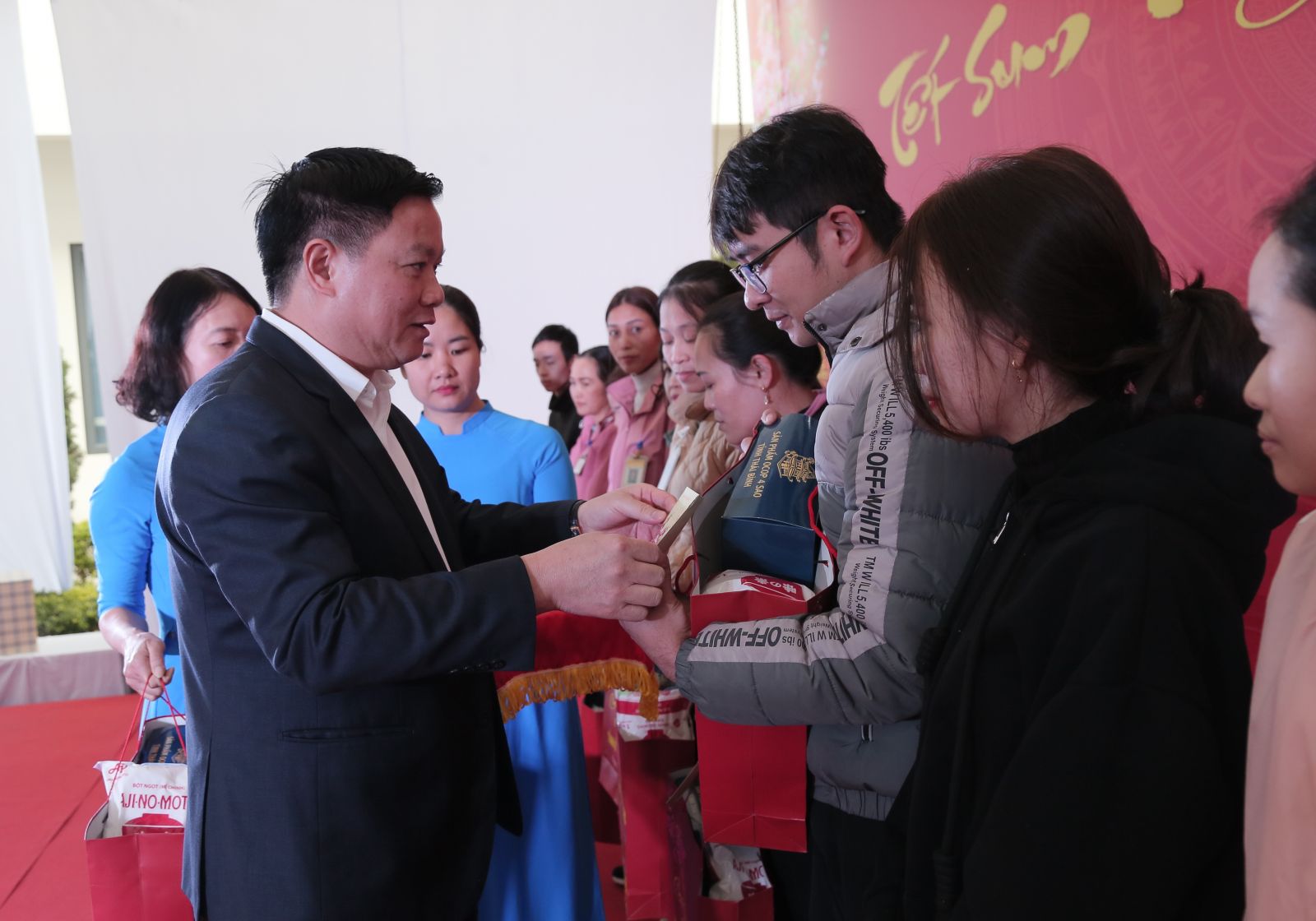   Đồng chí Nguyễn Khắc Thận, Bí thư Tỉnh ủy, Chủ tịch Nh88 casino tỉnh dự chương trình 