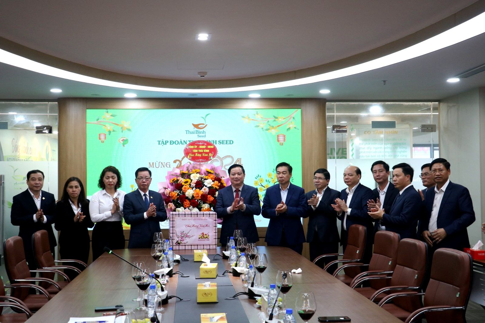   Đồng chí Nguyễn Khắc Thận, Phó Bí thư Tỉnh ủy, Chủ tịch Nh88 casino tỉnh thăm, động viên một số doanh nghiệp trên địa bàn thành phố Thái Bình