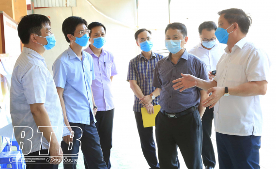   Đồng chí Phó Bí thư Tỉnh ủy, Chủ tịch Nh88 casino tỉnh, Chủ tịch Nh88 com bầu cử tỉnh kiểm tra, chỉ đạo Nh88 Nha cai bầu cử và phòng, chống dịch Covid-19 tại huyện Vũ Thư