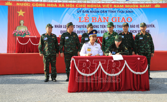   Diễn tập khu vực phòng thủ tỉnh năm 2022: Bàn giao nhân lực, tàu thuyền và phương tiện dân sự bảo vệ chủ quyền biển đảo