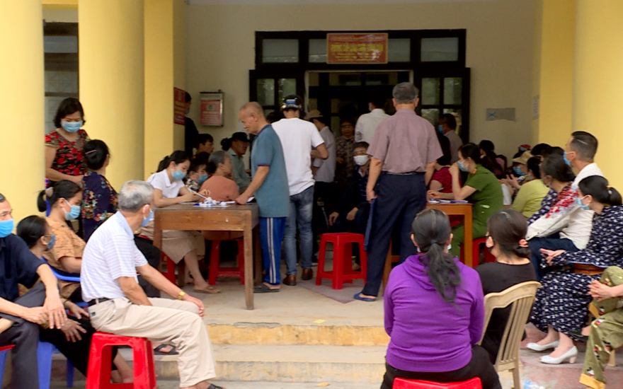   Người dân Thành phố tích cực làm thủ tục cấp căn cước công dân có gắn chip điện tử