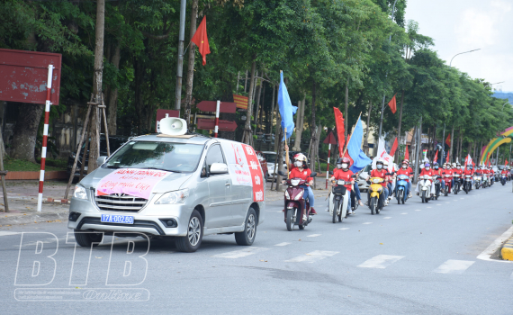   Ra quân hưởng ứng chương trình “Hành trình đỏ”