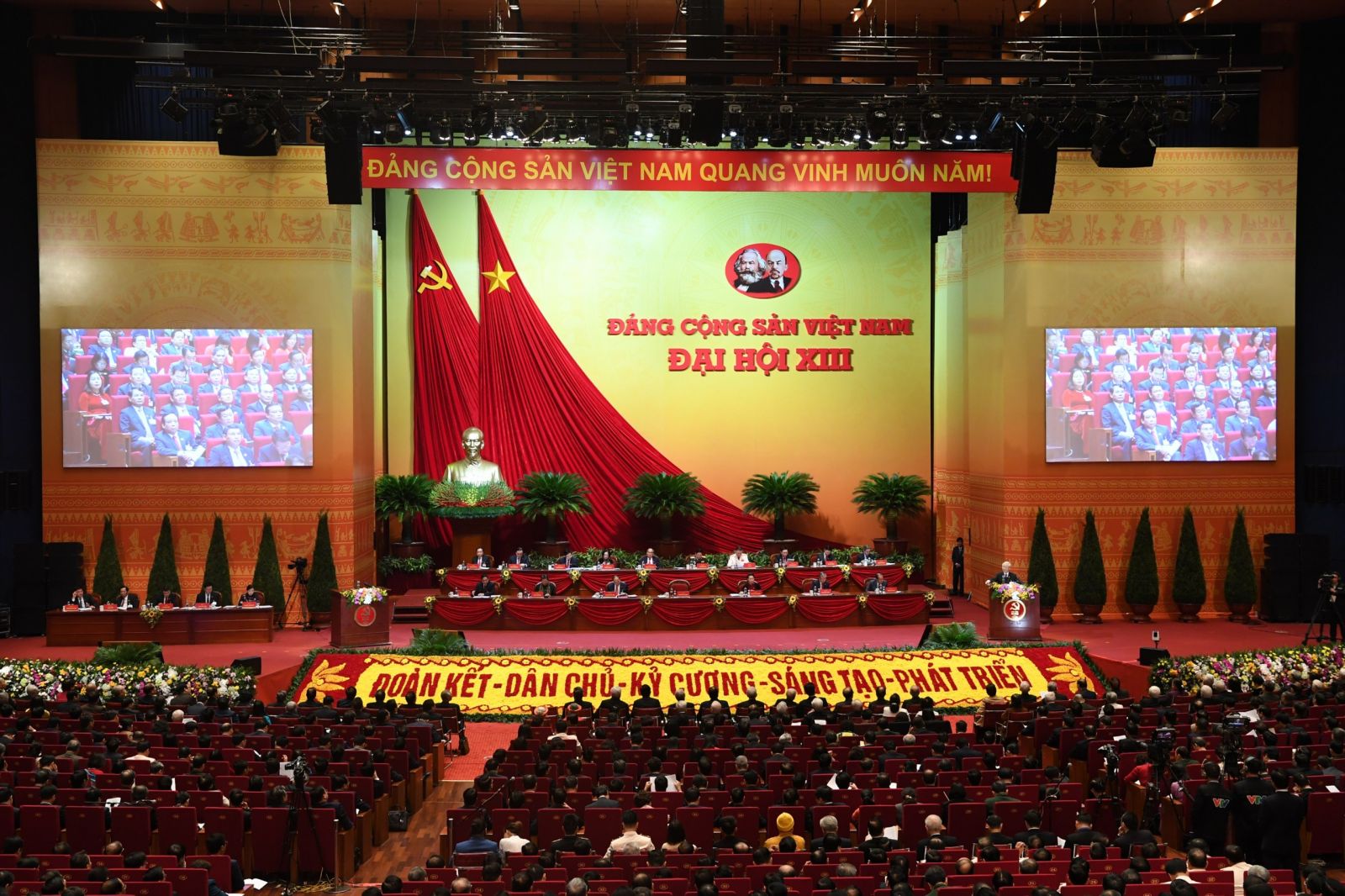   Hôm nay (28/1): Đại hội XIII nghe báo cáo, xem xét Nh88 Nha cai nhân sự