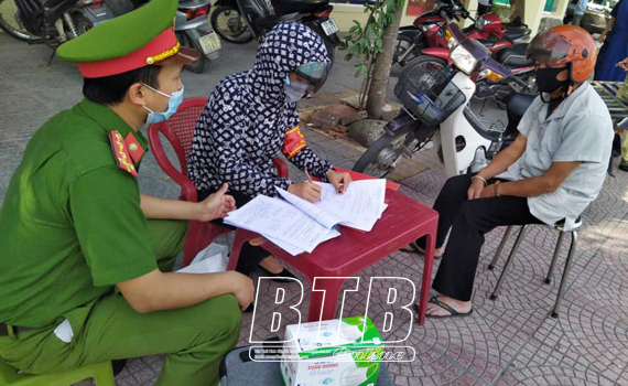   Thái Thụy: Lập biên bản vi phạm và xử phạt gần 20 trường hợp không đeo khẩu trang nơi công cộng