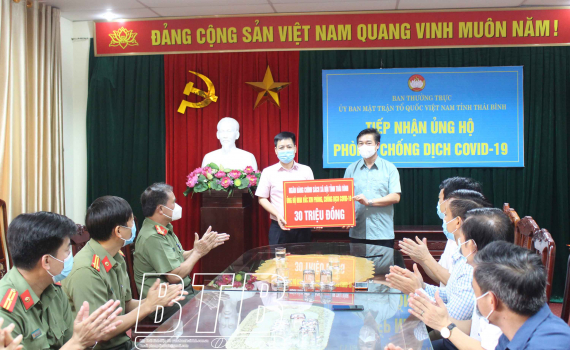   Ngân hàng Chính sách Nh88 con - Cá Cược Mỗi Ngày - Nh88 vip Liền Tay Chi nhánh tỉnh: Gần 100 triệu đồng ủng hộ Quỹ vắc xin phòng, chống dịch Covid-19