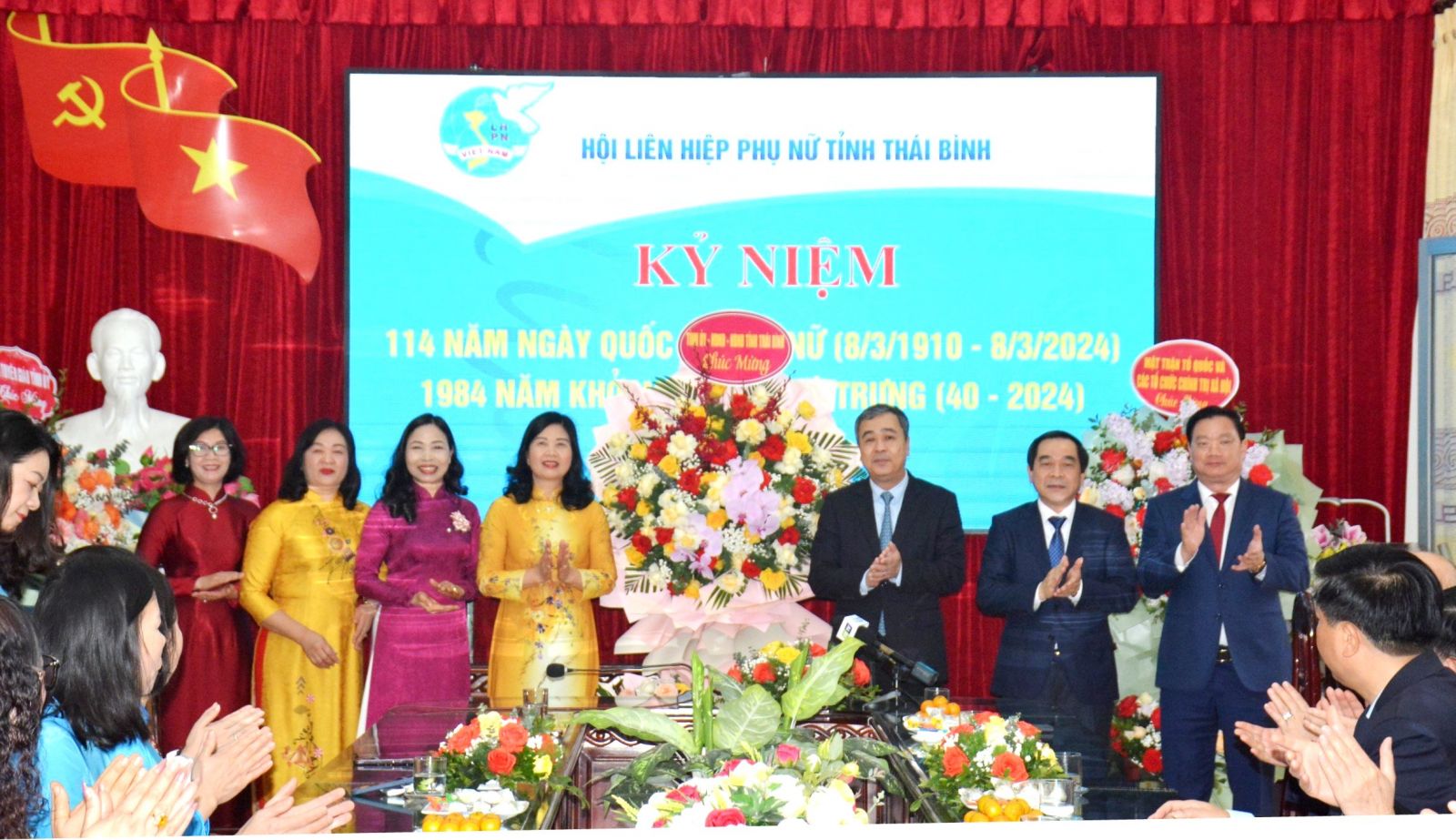  Các Nh881 lãnh đạo tỉnh chúc mừng Hội Liên hiệp Phụ nữ tỉnh nhân ngày Quốc tế Phụ nữ 8 - 3