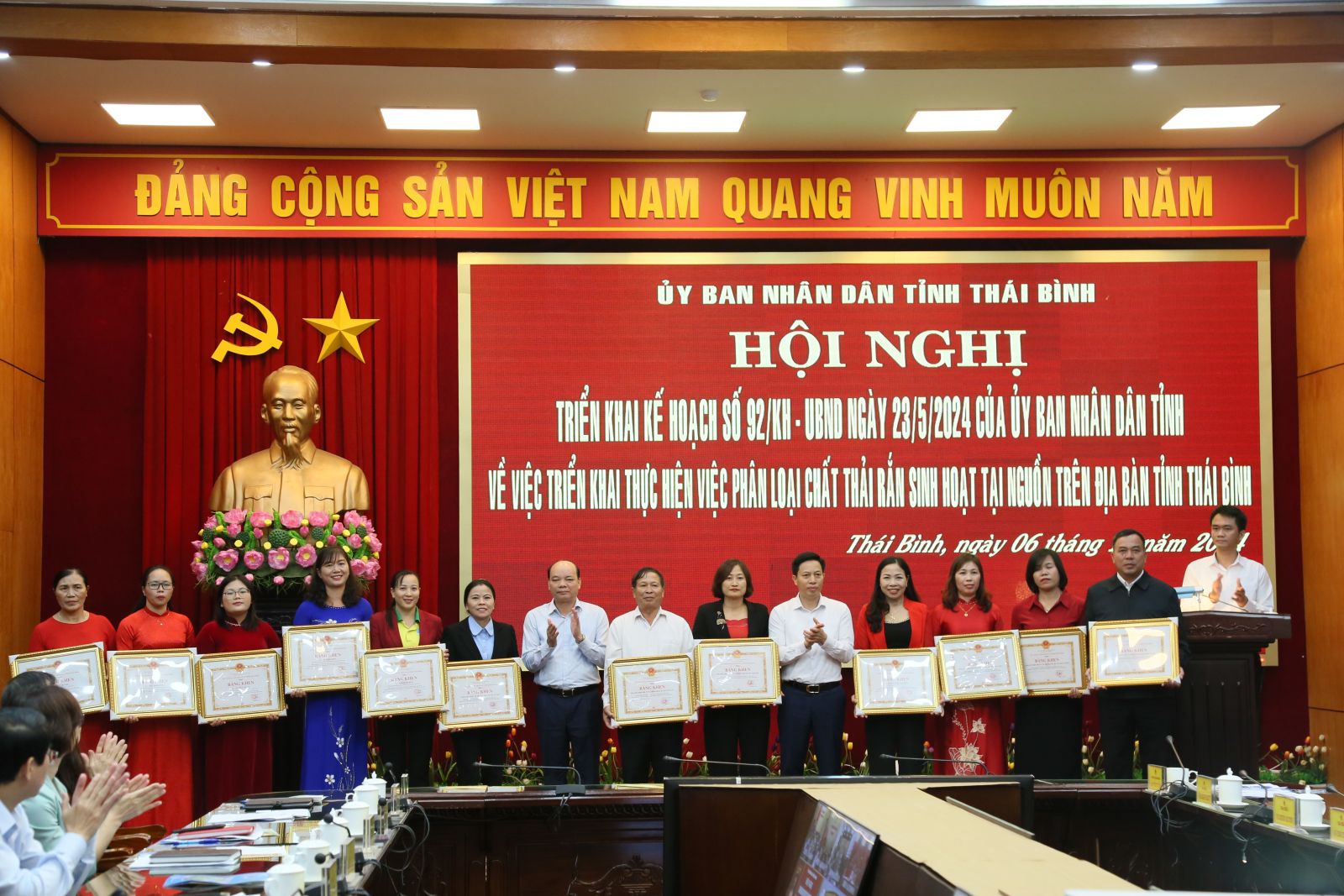   Phấn đấu đạt Nh88 con 100% cơ quan, đơn vị, Nh88 thực hiện phân loại rác thải rắn sinh hoạt tại nguồn