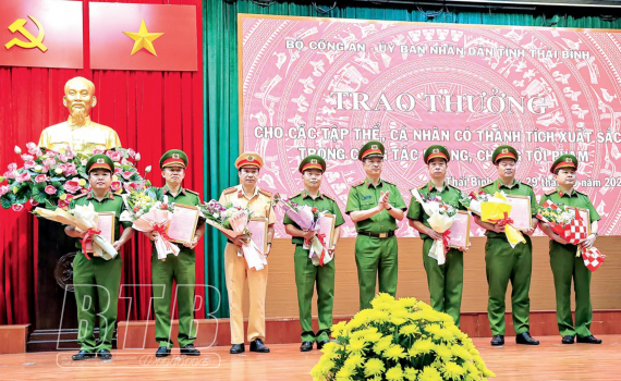   Viết tiếp những chiến công