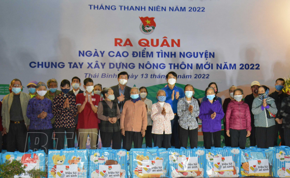   Hưởng ứng ngày cao điểm tình nguyện chung tay Nh881 nông thôn mới năm 2022