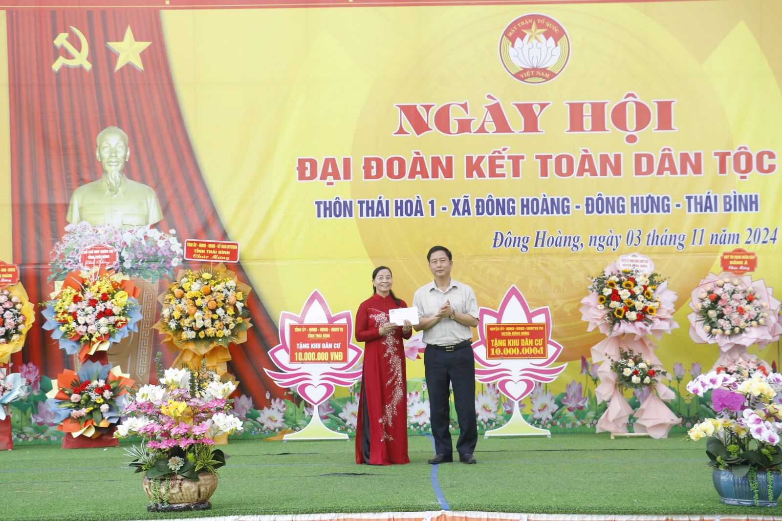   Đồng chí Ngô Đông Hải, Bí thư Tỉnh ủy dự ngày hội đại đoàn kết toàn Nh88 con tại thôn Thái Hoà 1, xã Đông Hoàng, huyện Đông Hưng