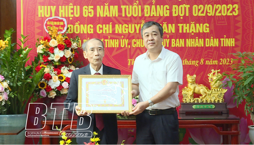   Trao tặng Huy hiệu 65 năm tuổi Đảng cho Nh881 Nguyễn Văn Thặng, nguyên Phó Bí thư Tỉnh ủy, Chủ tịch Nh88 casino tỉnh