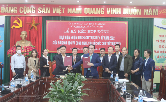   Ký kết hợp đồng thực hiện các đề tài khoa học và công nghệ cấp tỉnh