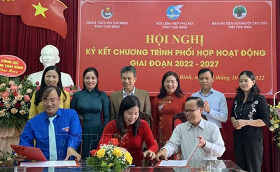   Phối hợp hoạt động để hỗ trợ, chăm lo, phát huy khả năng của phụ nữ cao tuổi và nữ thanh niên