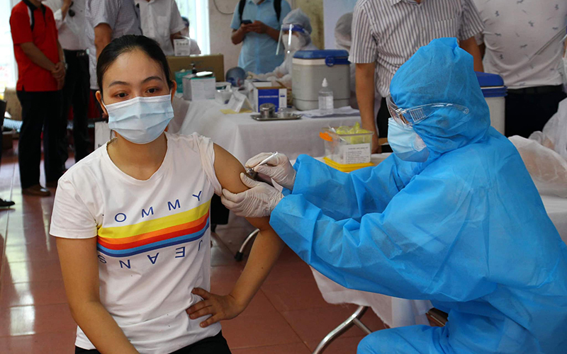   Có nên tiêm vaccine Covid-19 mũi 2 khi đã sốc phản vệ lúc tiêm mũi 1?