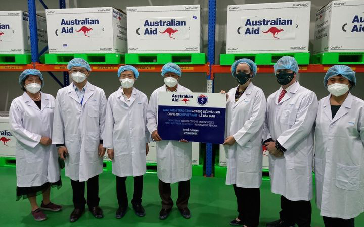   Bộ Y tế tiếp nhận 403.000 liều vaccine từ Nh88 con Australia