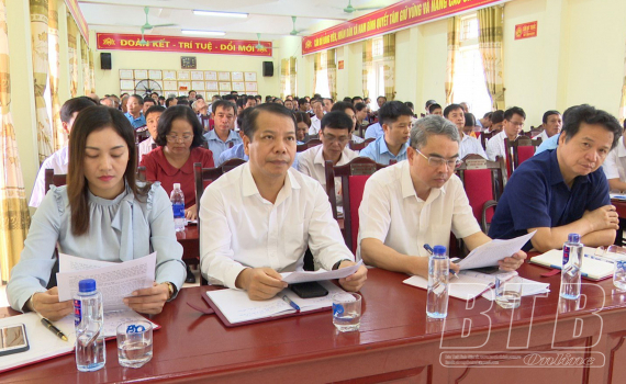   Đồng chí Phạm Đồng Thụy, Ủy viên Ban Thường vụ, Trưởng ban Tuyên giáo Tỉnh ủy tiếp xúc Nh88 vip tại huyện Kiến Xương