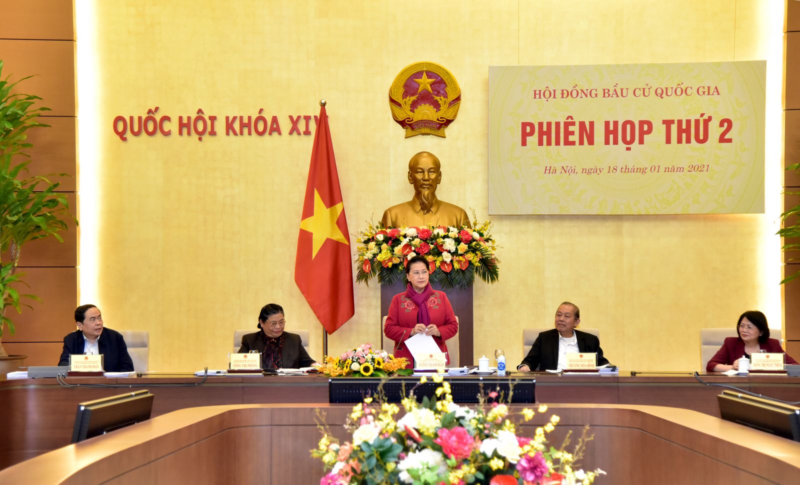   Khẩn trương hoàn thiện các văn bản, tiến hành các công việc chuẩn bị cho cuộc bầu cử