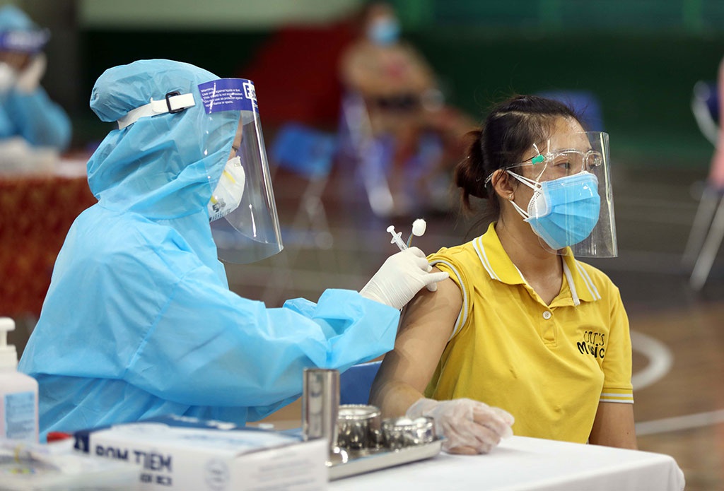   Tiêm vaccine COVID-19 cho tất cả trường hợp từ 18 tuổi trở lên